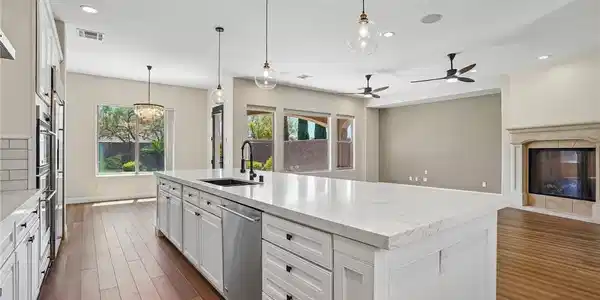 Image 4: Culinary delights await in this bright kitchen wit