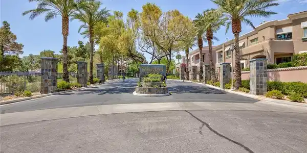 9112 Vista Greens Way