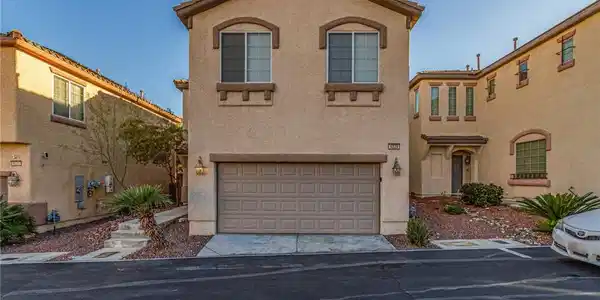 9329 Colorful Rainbow Avenue