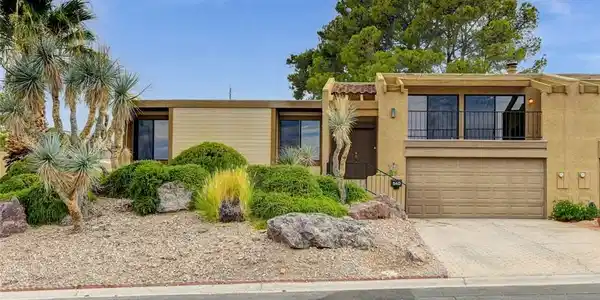 Image 3: Desert landscaping and a private balcony await.