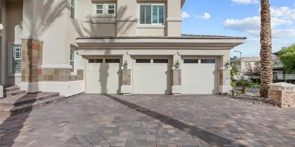 425 Pinnacle Heights Lane