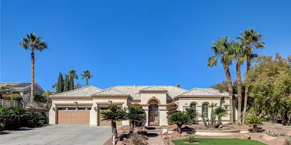10386 Luna Magico Avenue