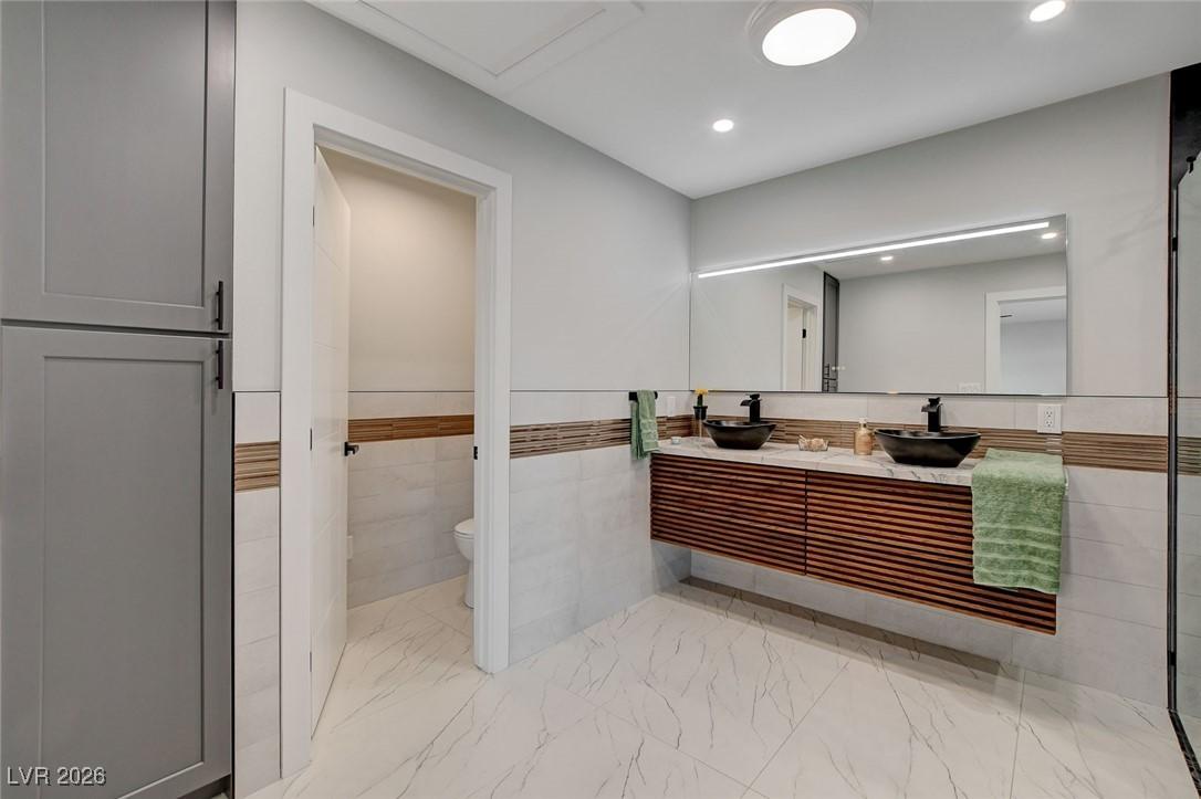Image 4: primary bathroom 1