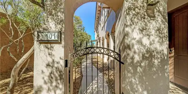 Image 4: Entry