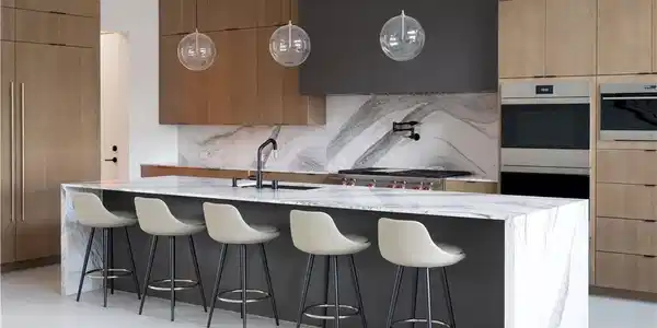 Image 4: Culinary delights await in this sleek kitchen feat