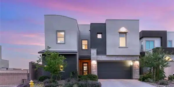 699 Glowing Horizon Street