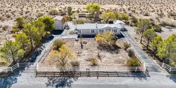 5461 E Navajo Boulevard