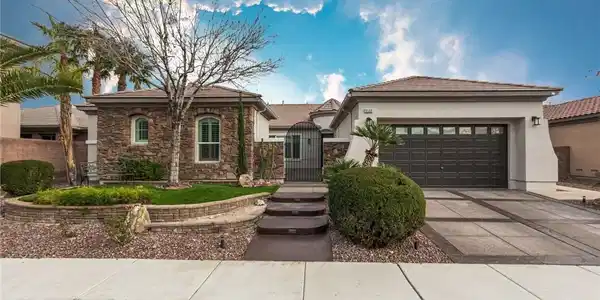 8560 Grand Palms Circle