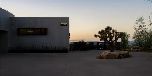 Image 3: Circular Driveway