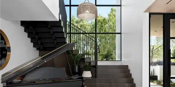 Image 4: Foyer