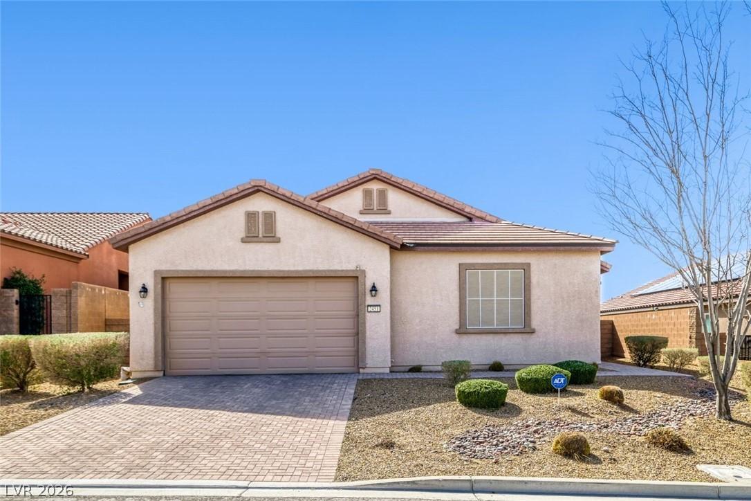 Image 3: Cozy 1-story home with easy to maintain desert lan