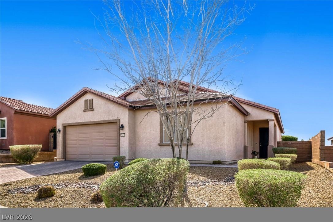Image 4: 1-story home with no rear neighbors.