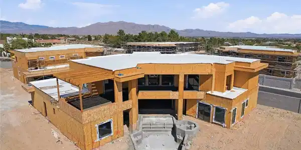 Image 4: Exterior Rear with pool