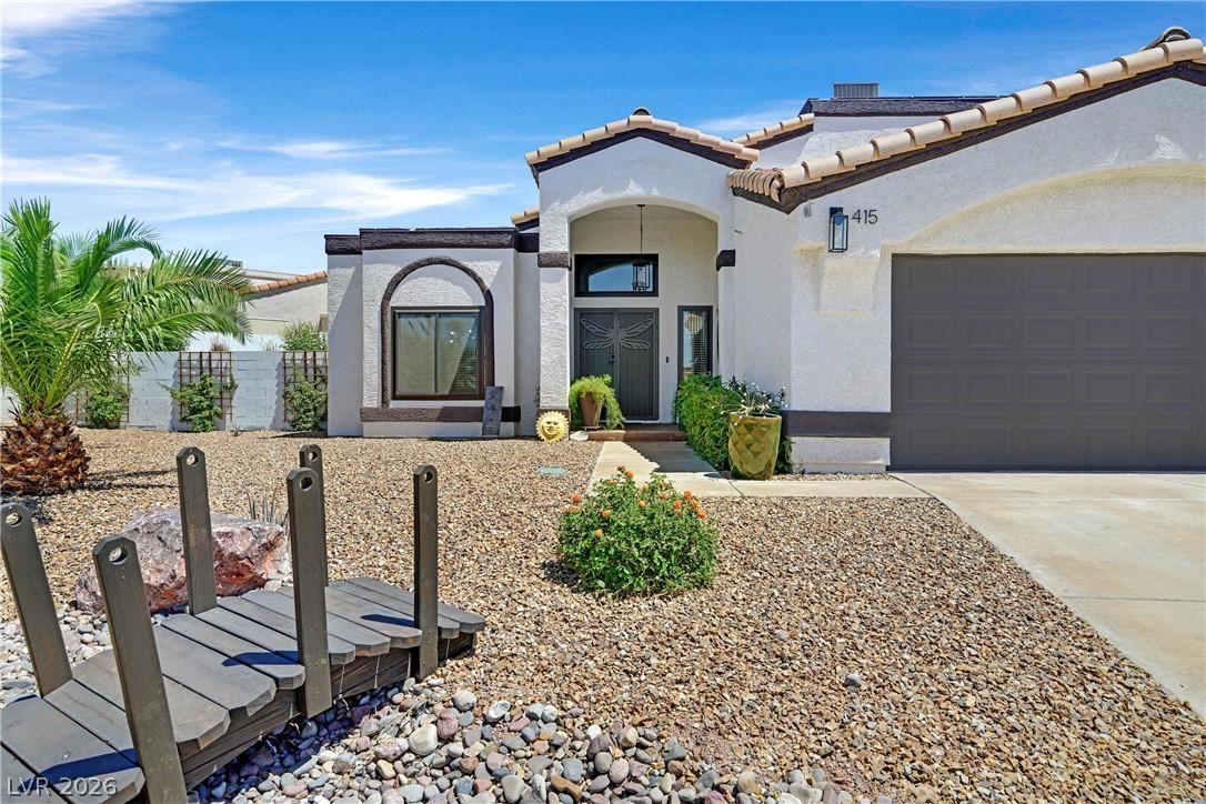 Image 2: A desert oasis welcomes with a distinctive entry a
