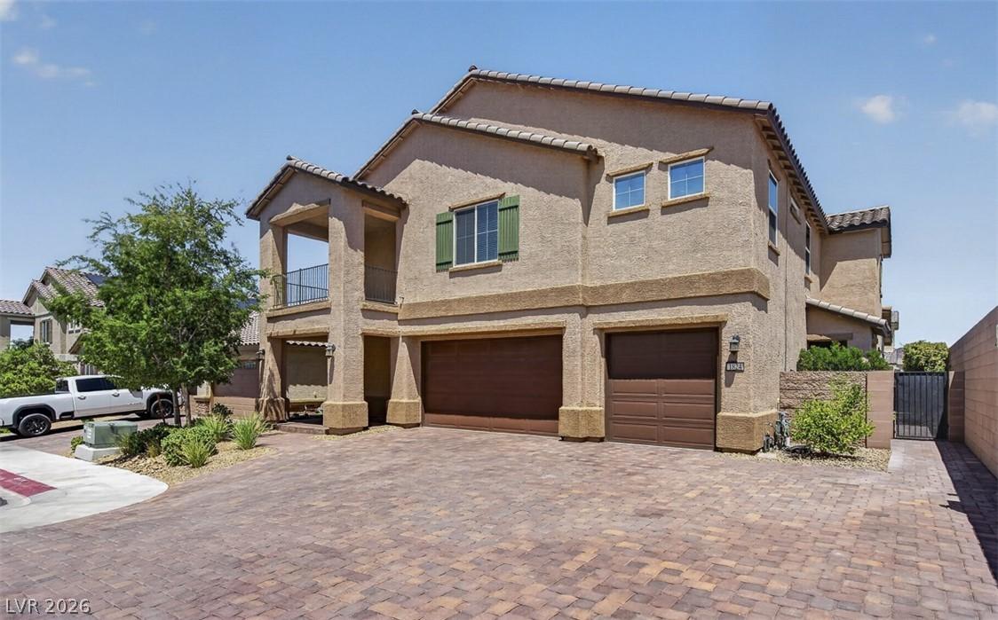 Image 3: A spacious paver driveway welcomes you to this mod