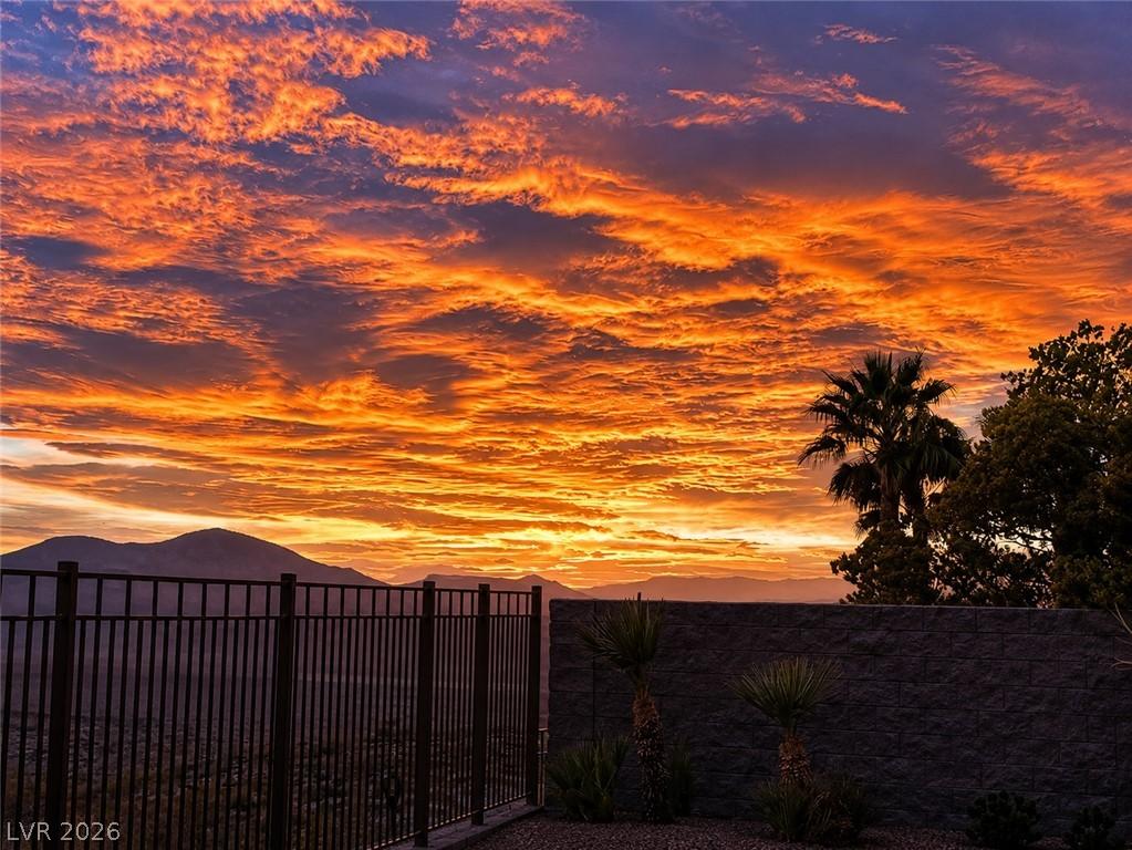 Image 3: Witness magnificent sunsets from this home, painti