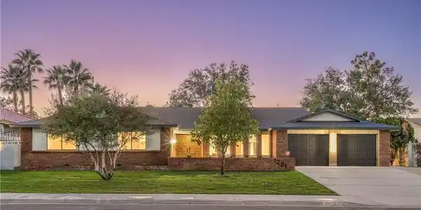 1221 Oak Tree Lane
