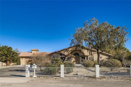 6140 N Grand Canyon Drive