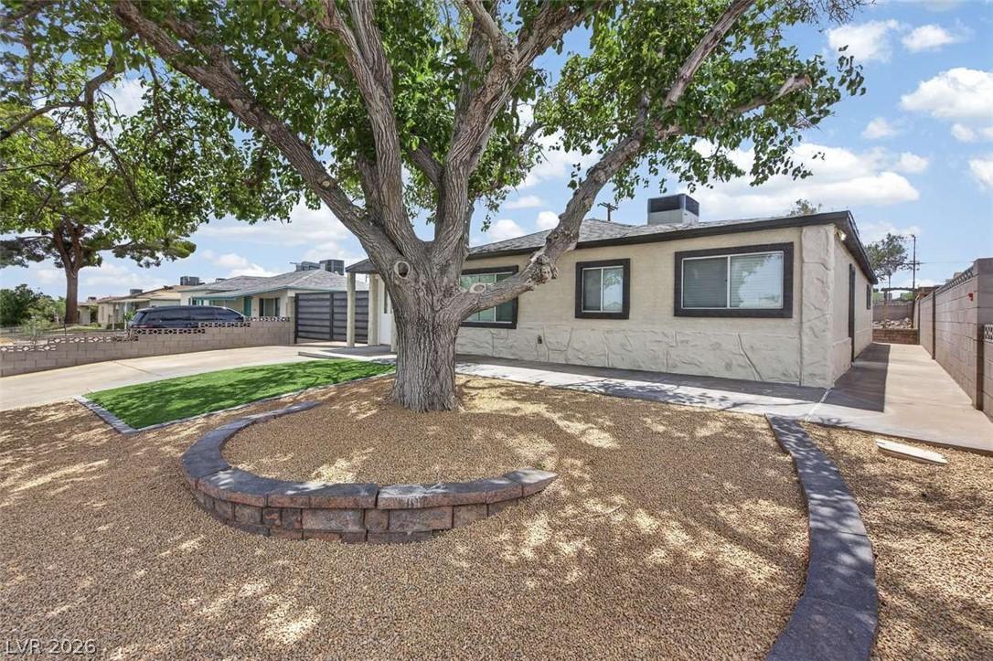Image 3: A welcoming facade with a mature shade tree, xeris