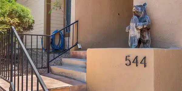 Image 2: Welcome guests with this inviting entrance, featur