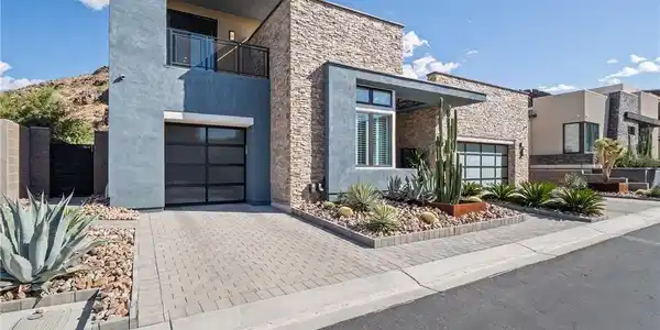 Image 2: Modern desert architecture with natural stone and