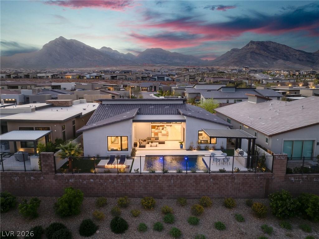 Image 2: This desert home offers a private pool, perfect fo