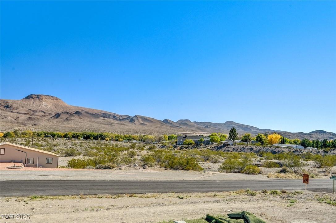 Image 4: View of mountain backdrop