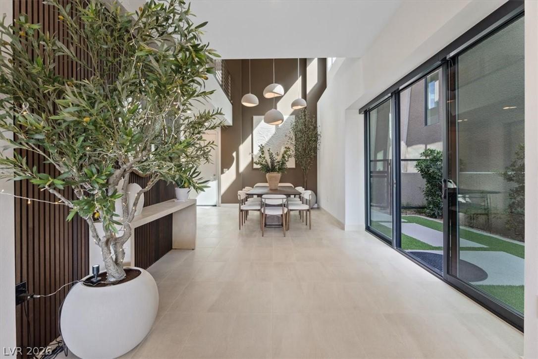 Image 4: Front Entrance | Atrium | Dining Room