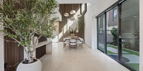 Image 4: Front Entrance | Atrium | Dining Room