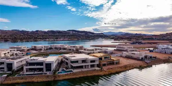Image 4: Striking contemporary architecture graces a prime
