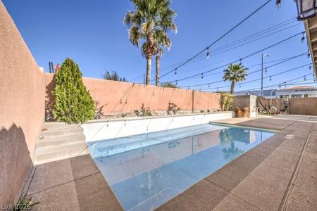 4304 W LA MADRE Way