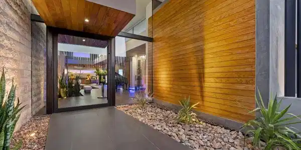 Image 4: Modern architecture greets guests with an inviting