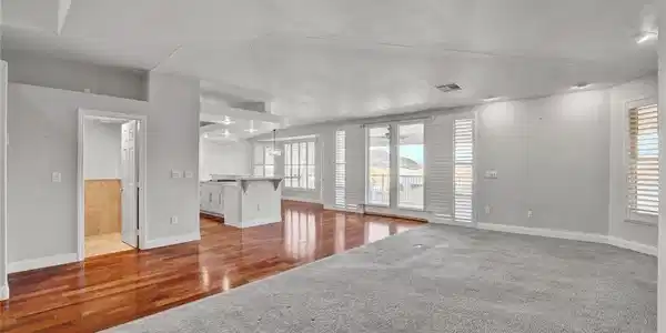 Image 2: Hardwood floors and plush carpeting define this sp