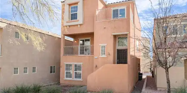 9124 Palatial Palette Court