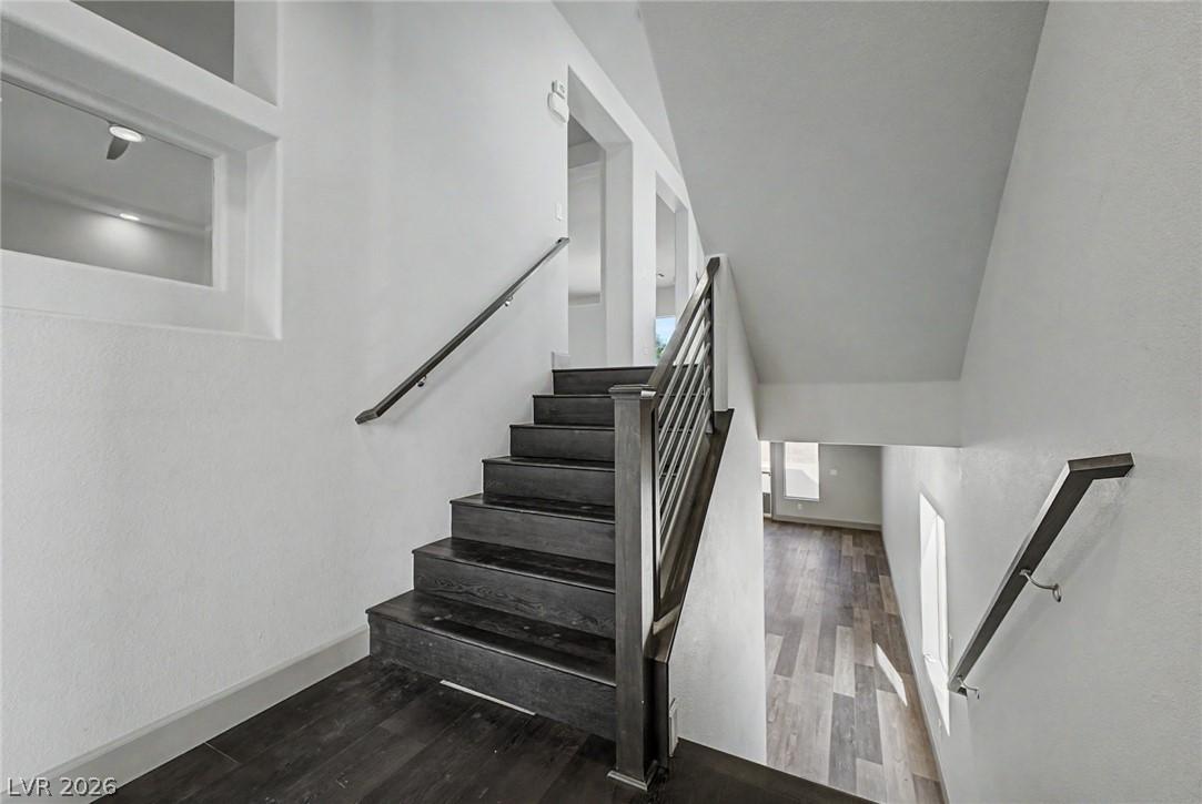 Image 4: Entry stairs