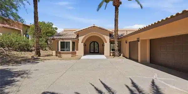 Image 3: This desert oasis features a graceful arched entry