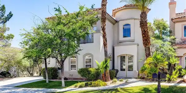 52 Cascade Lake Street