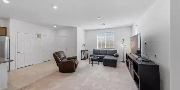 Image 3: Entry and Living room