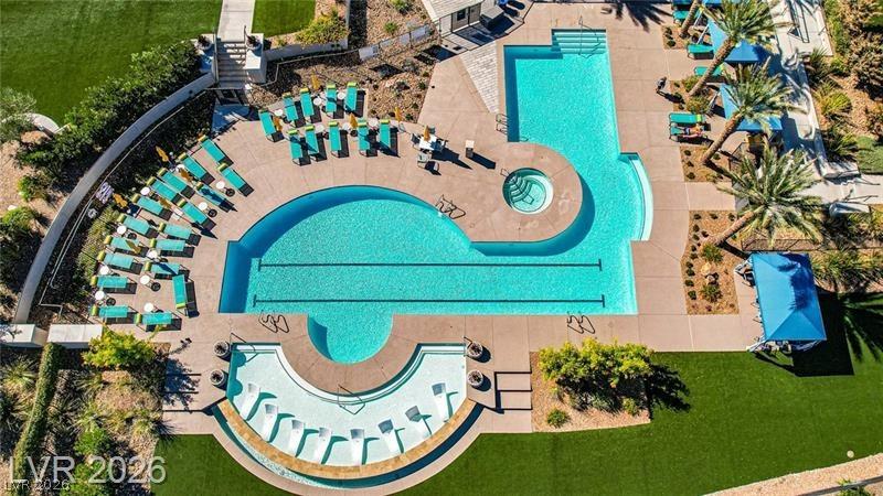 Image 2: Resort Style Pool/Spa/Clubhouse
