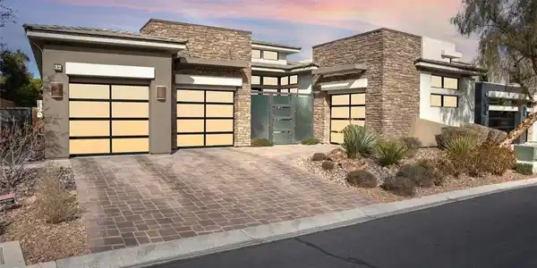 32 Hunting Horn Drive
