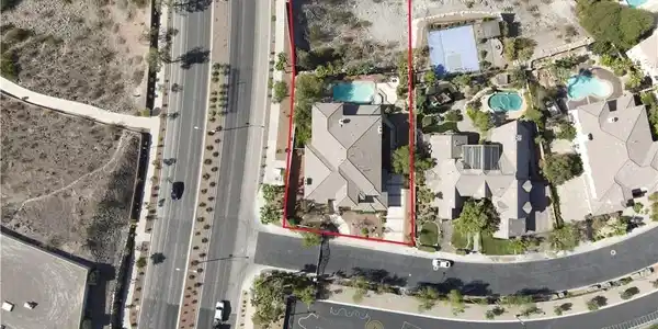 Image 4: Map / location with property boundaries highlighte