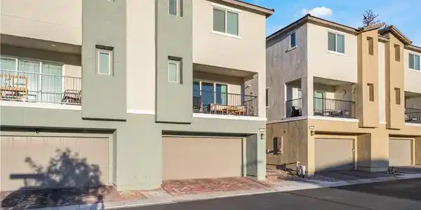 Image 3: Modern multi-level exterior designs featuring priv