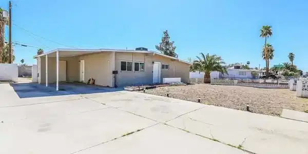 2990 La CANADA Street