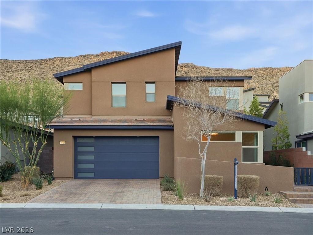 Image 3: This contemporary desert dwelling offers architect