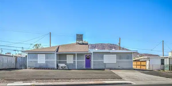 211 W ATLANTIC Avenue