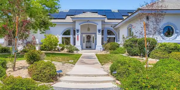 8640 Horse Drive