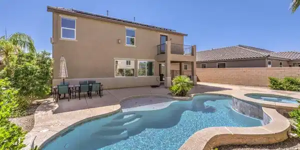Image 3: This pool is perfect for relaxation and outdoor en