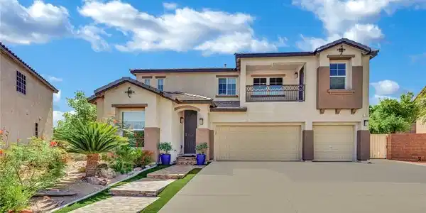 15 Imposing Knoll Avenue