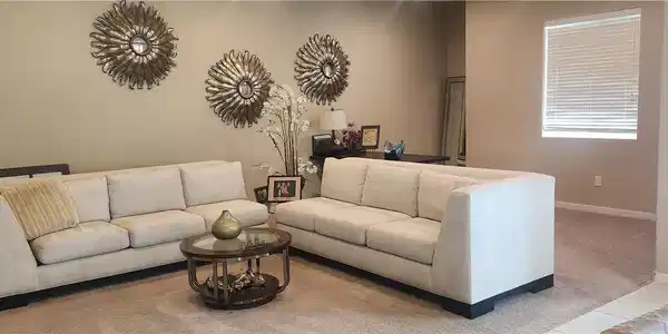 Image 2: Open floorplan with large living room