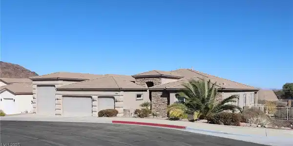 814 Lake Hill Drive